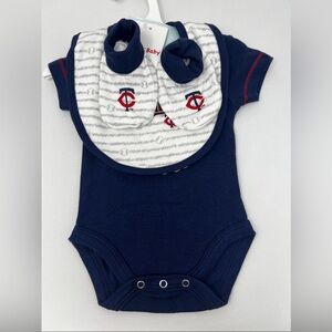 MINNESOTA TWINS BASEBALL MLB BABY Merch BODYSUIT BIB SLIPPERS SET